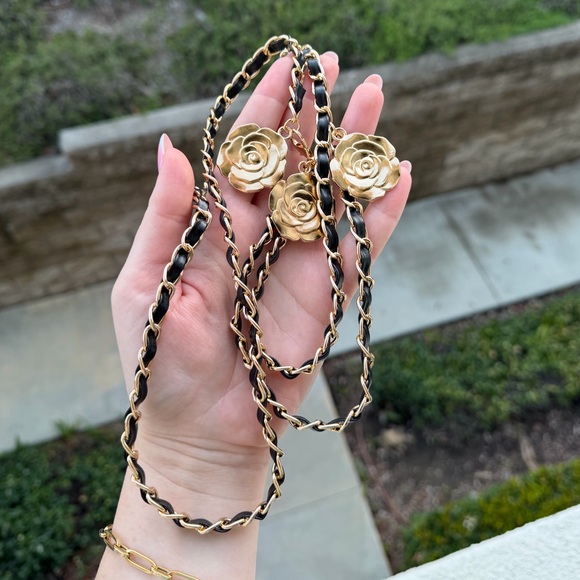 Chain Belt with Medallion Charm - Picture 2 of 4